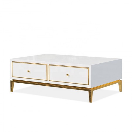 Weiß lackierter Design-Couchtisch mit goldfarbenen Beinen...
